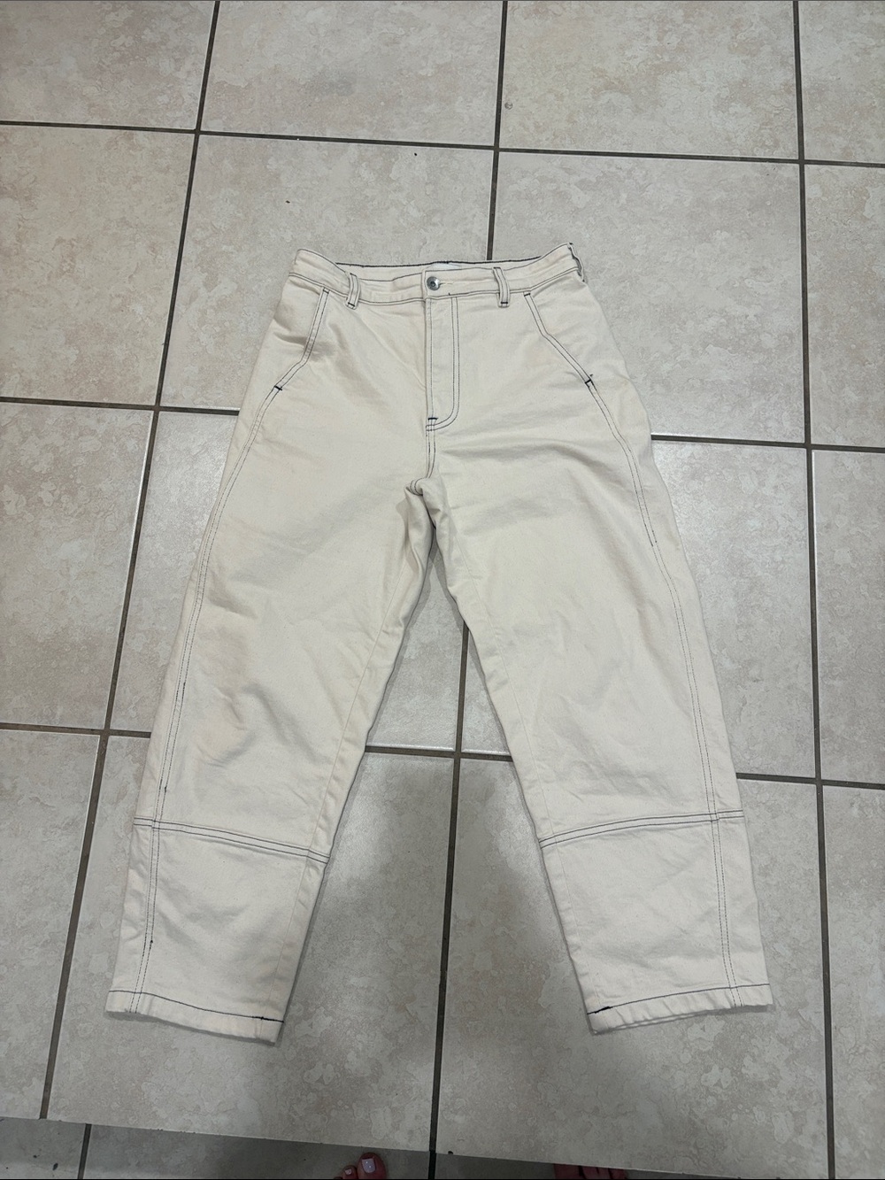 Everlane Cream Cropped Barrel Jeans in Bone with Contrast Topstitch size 28